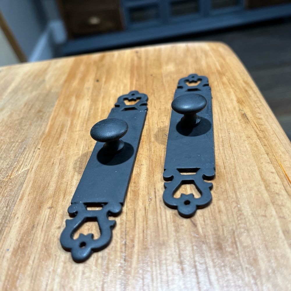 2 Decorative Knobs with backplate